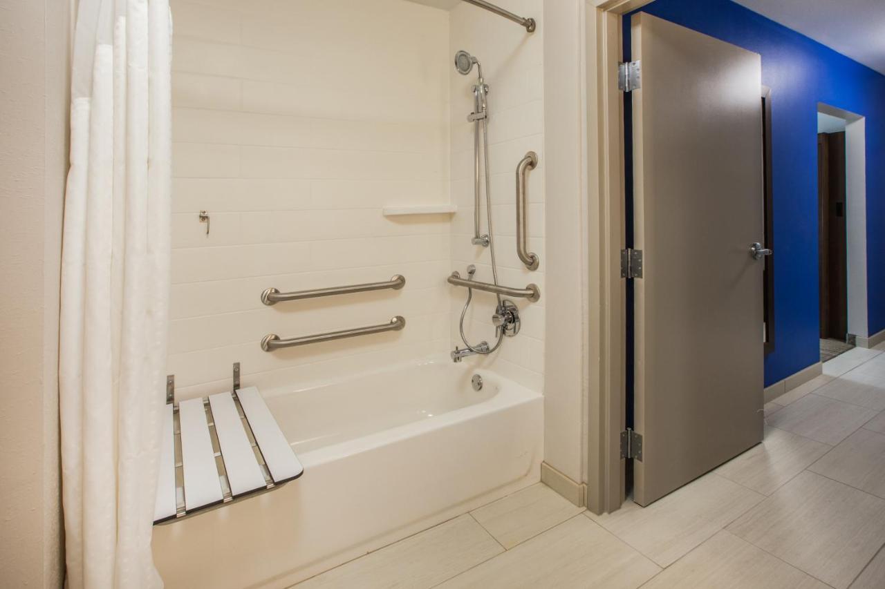 Holiday Inn Express & Suites - Tomah By Ihg Extérieur photo